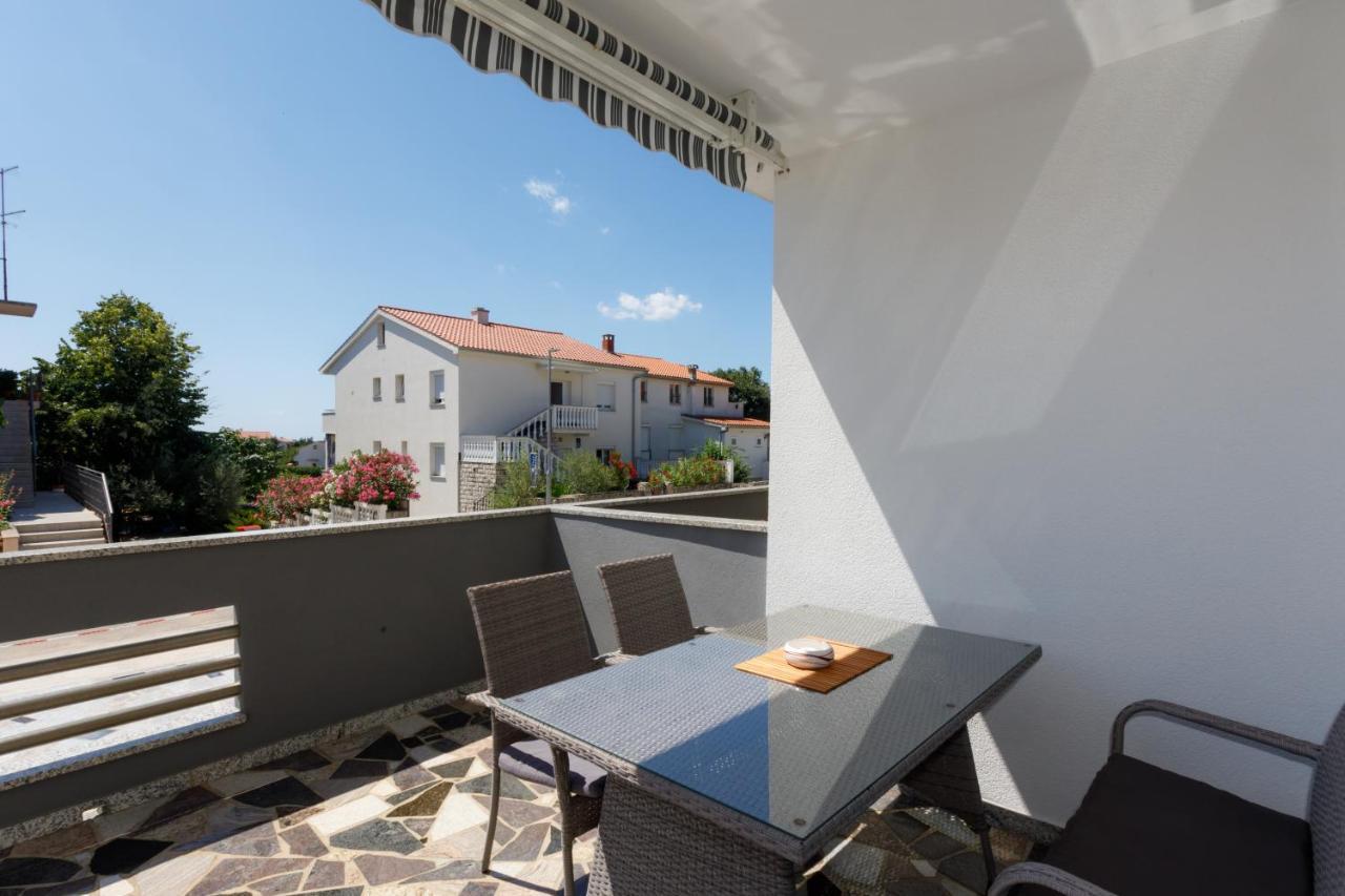 Apartments Lacic Krk Town Exterior foto