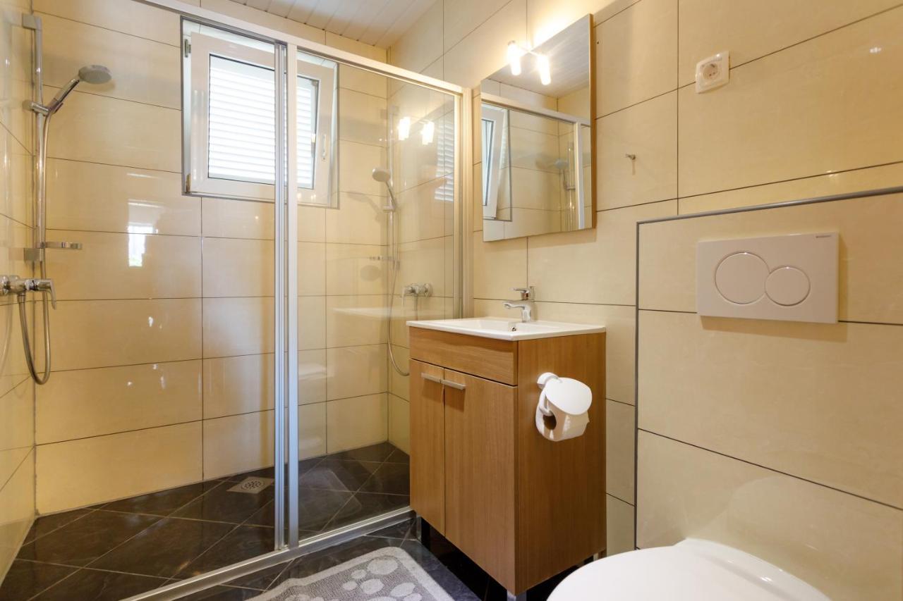 Apartments Lacic Krk Town Exterior foto