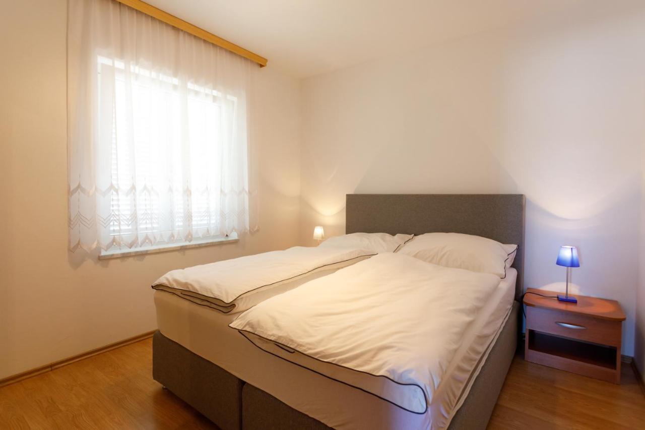 Apartments Lacic Krk Town Exterior foto
