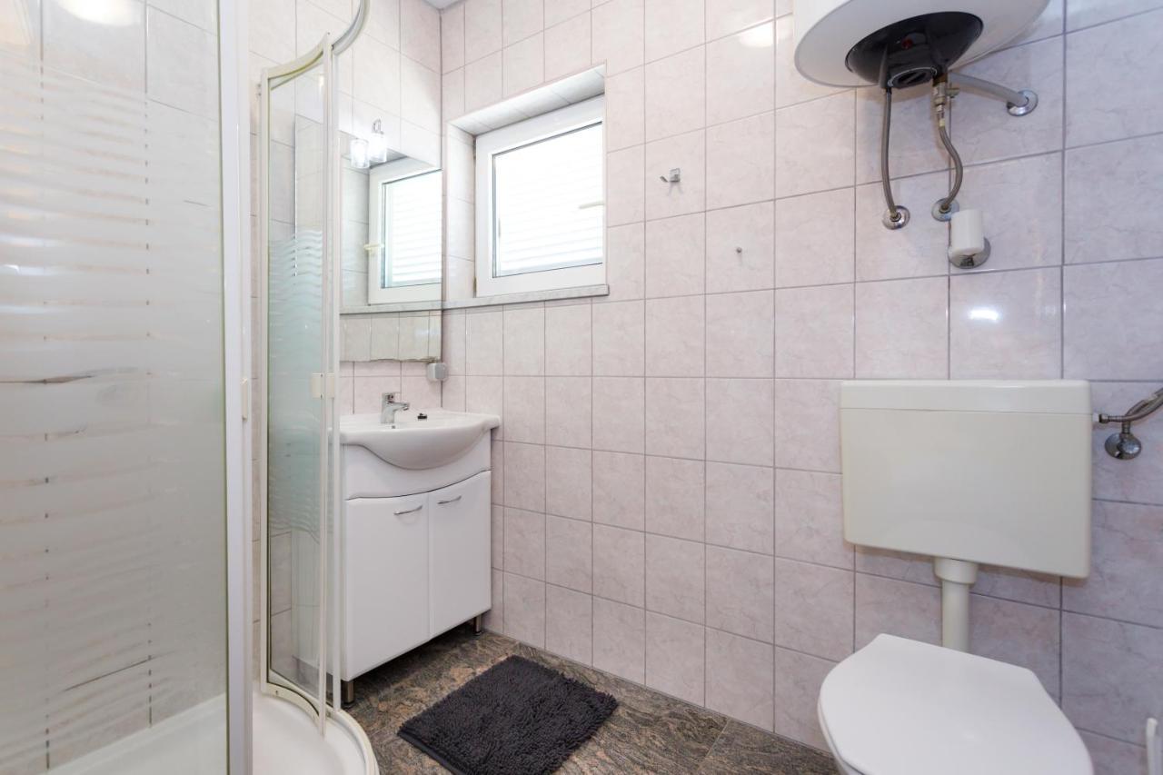 Apartments Lacic Krk Town Exterior foto