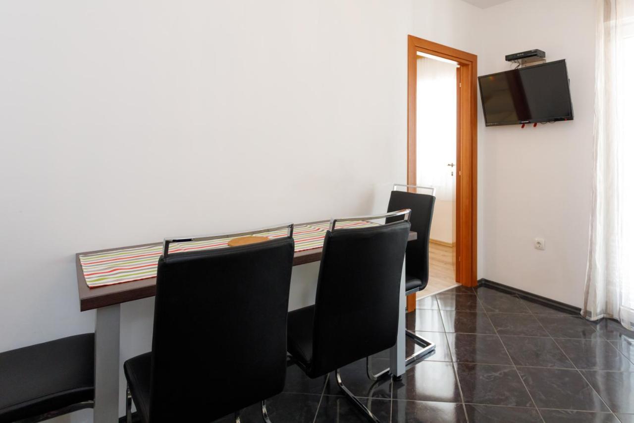Apartments Lacic Krk Town Exterior foto