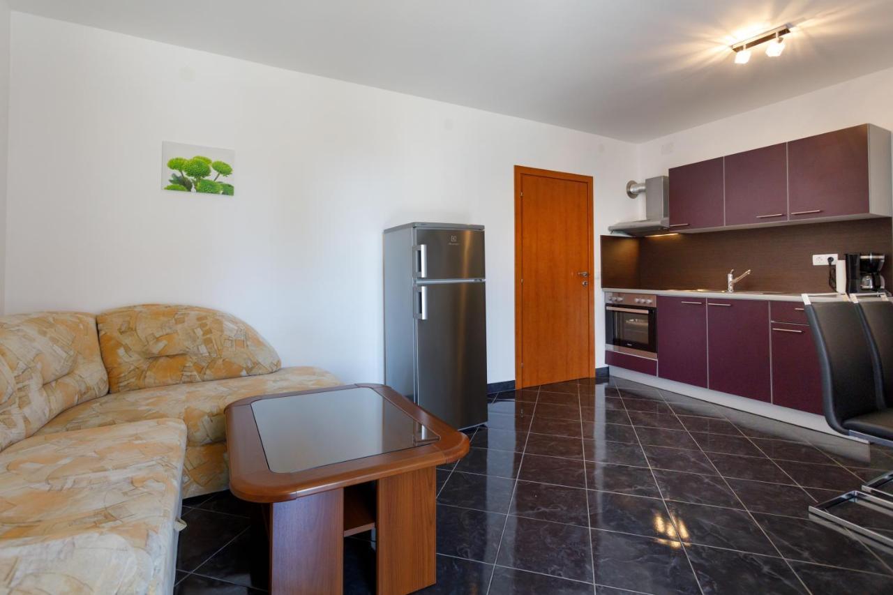 Apartments Lacic Krk Town Exterior foto