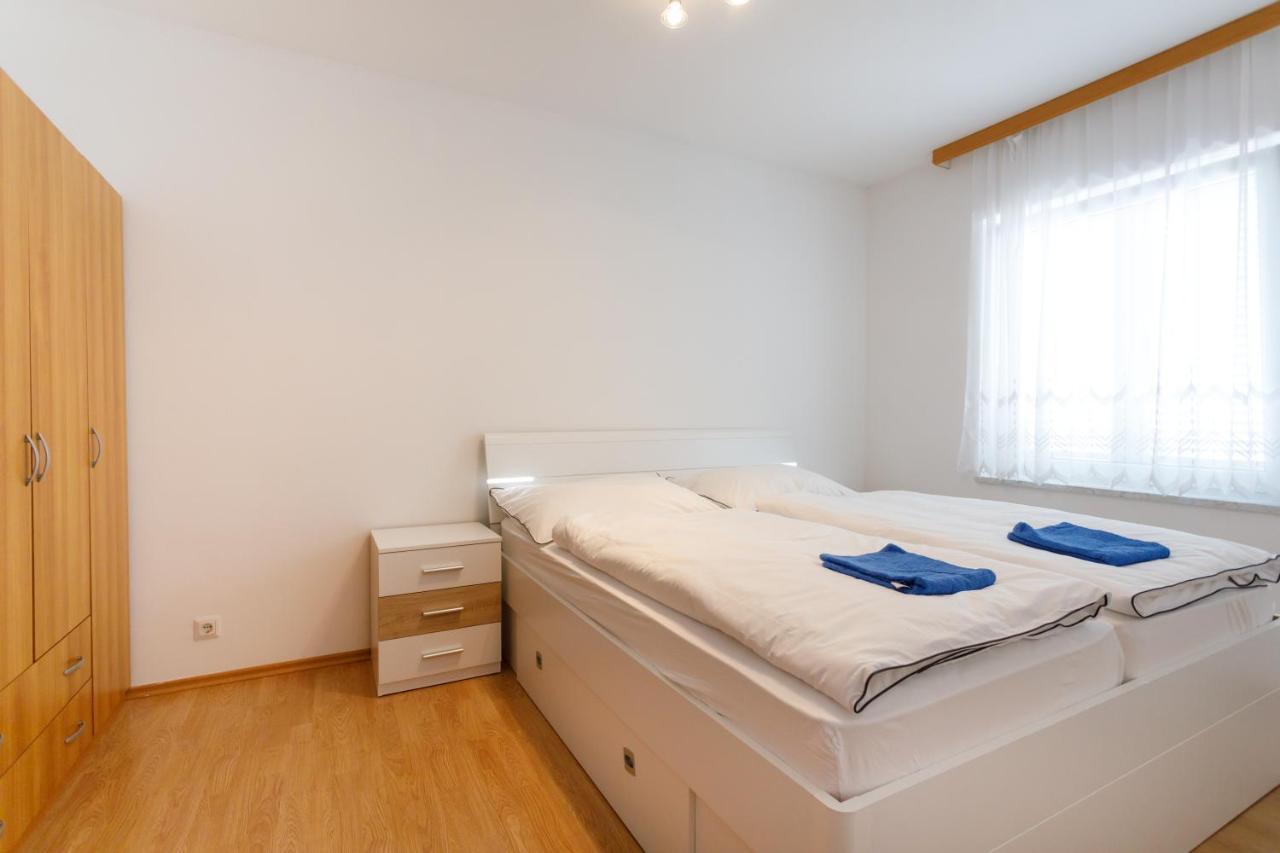 Apartments Lacic Krk Town Exterior foto